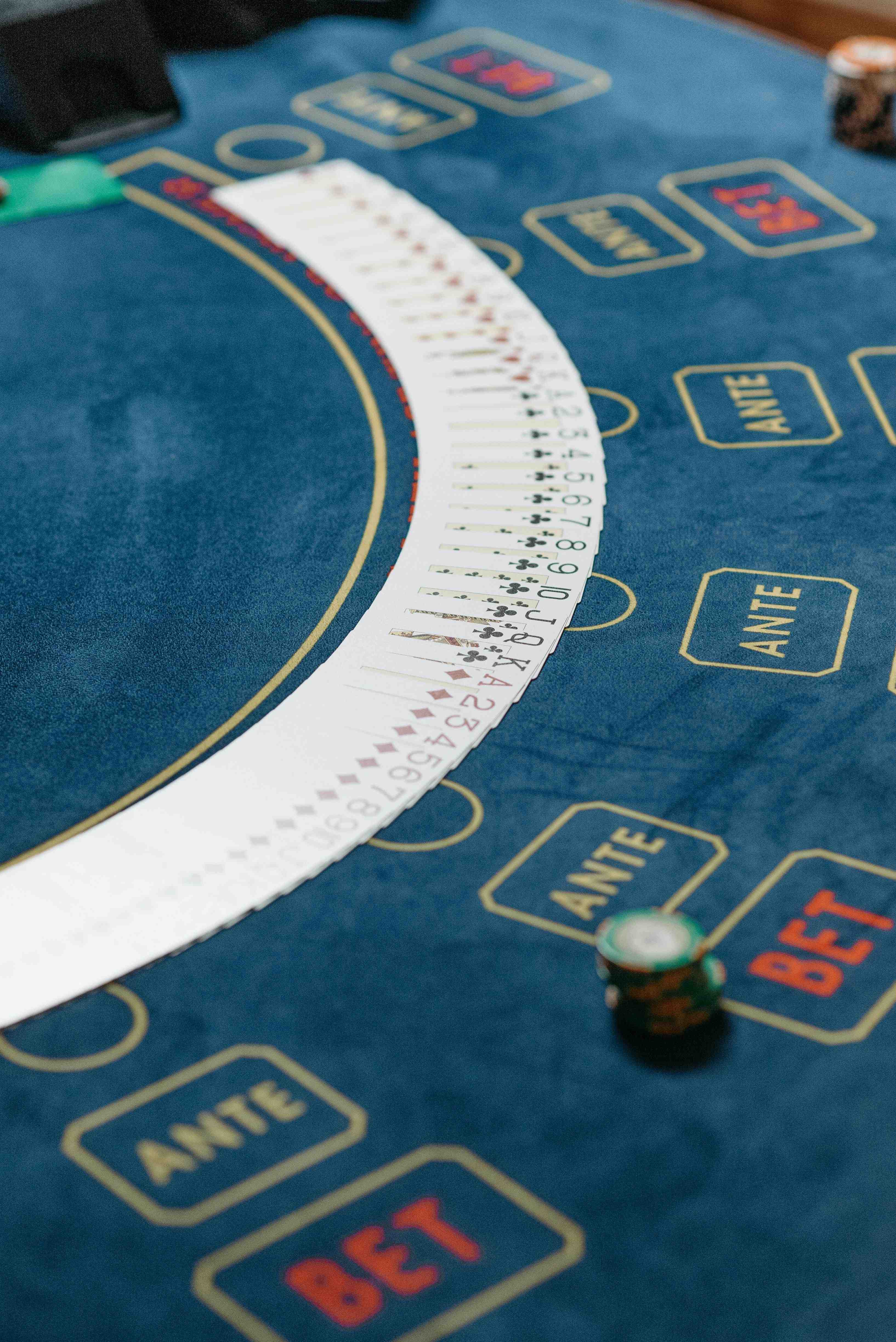 တိုက်ရိုက် Live Casino ဒီလာများနှင့် Baccarat ကစားခြင်း